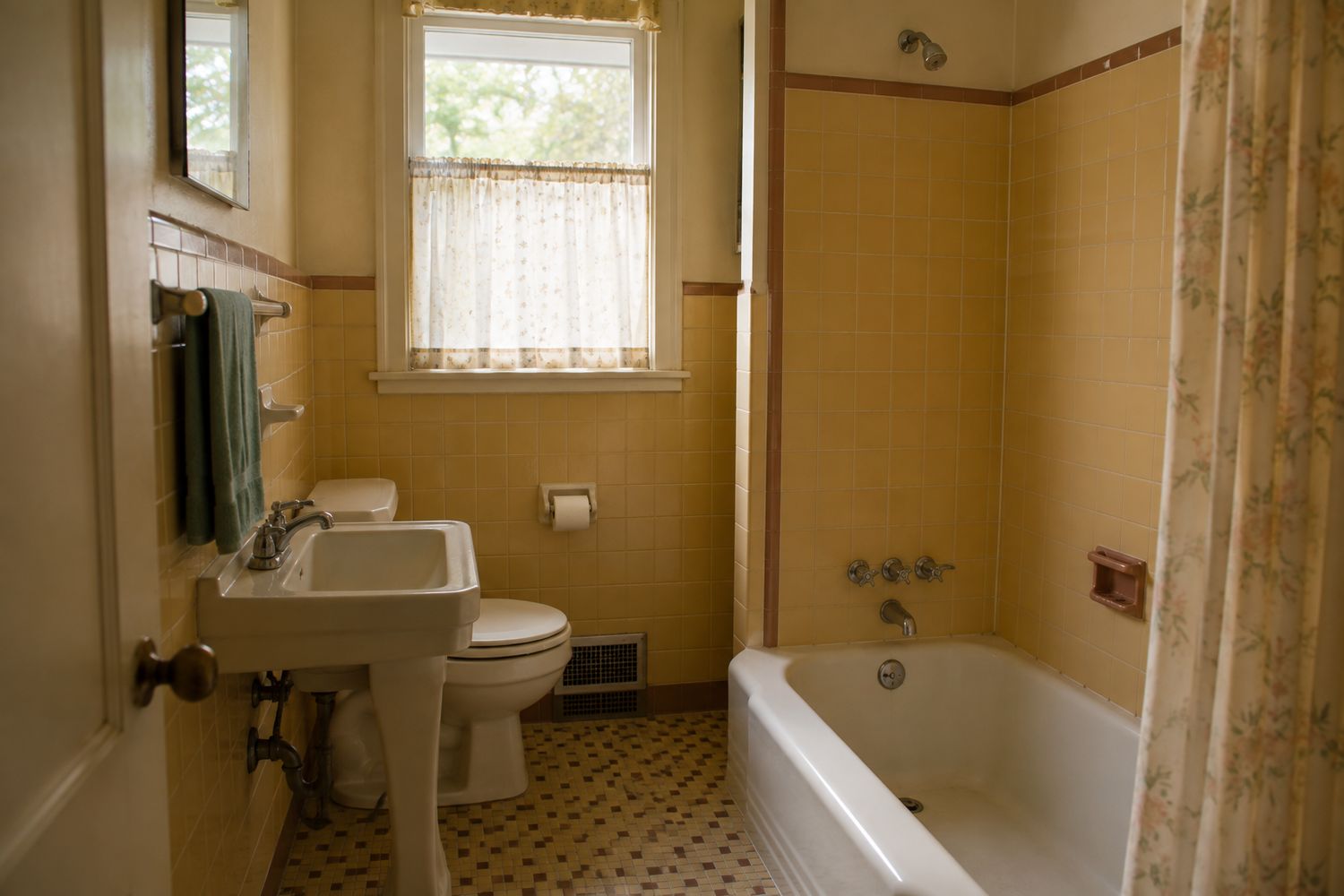 An original 1960s tiled bathroom in a North Texas home